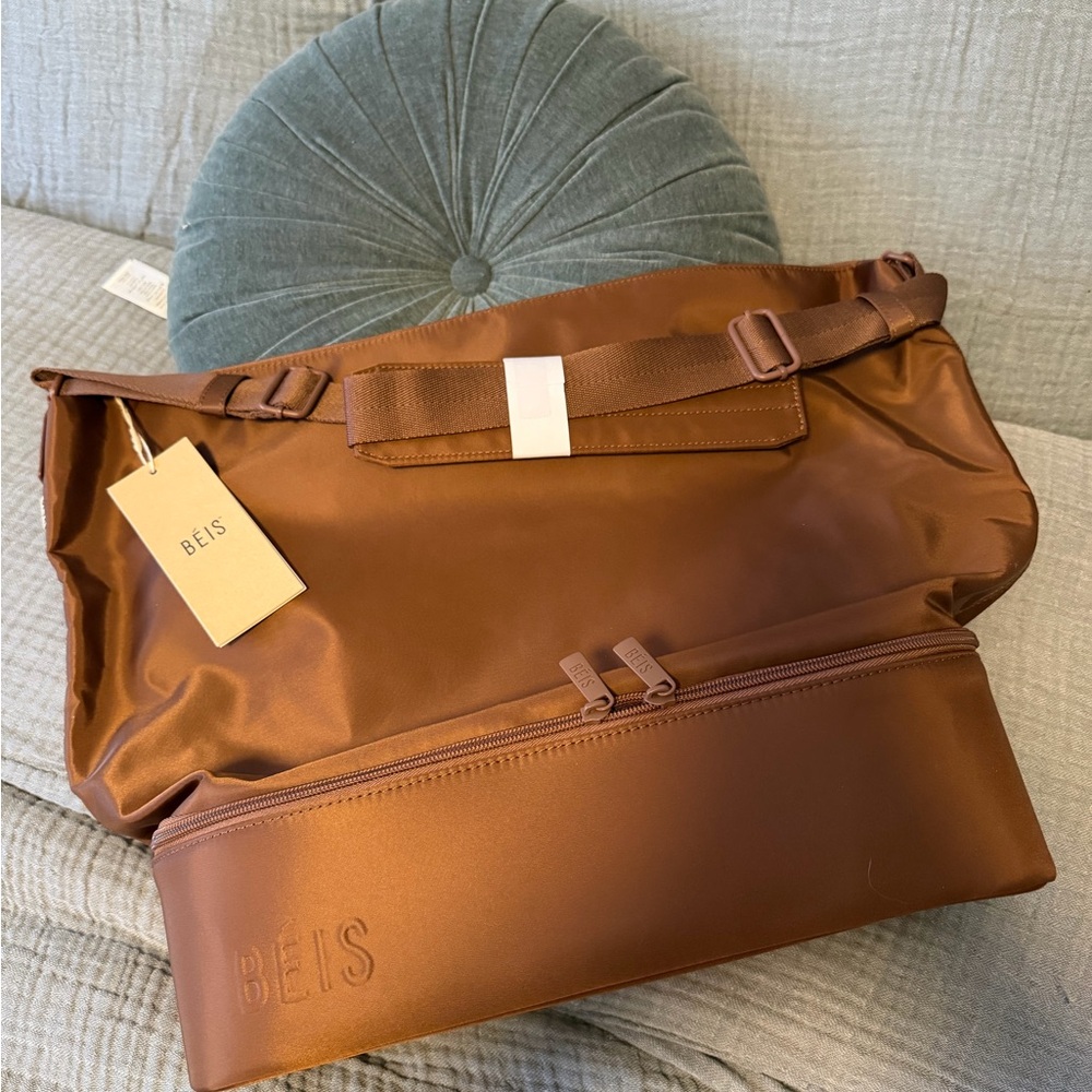 BEIS Crescent Weekender in Maple - Picture 5 of 5